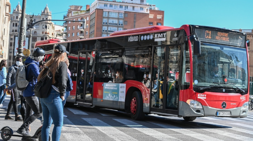 EMT Valencia puts out to tender the purchase of 57 new electric and hybrid buses for 30 million euros