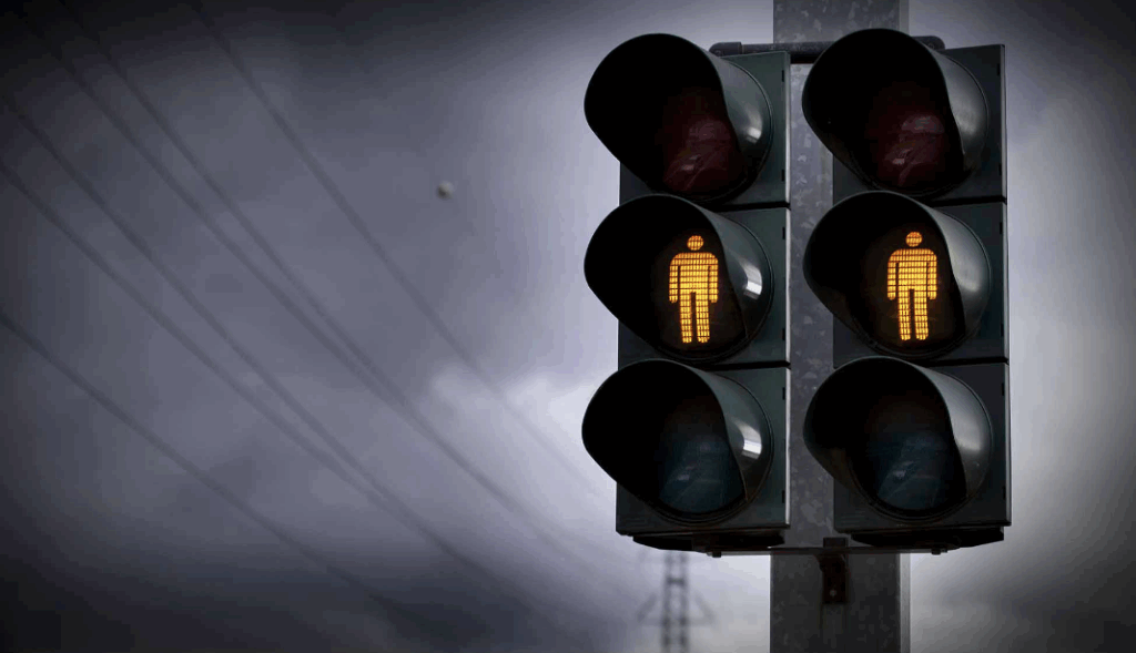 The Key Role of Traffic Lights in Public Transport – Framed Through Matteo Cervone’s Art
